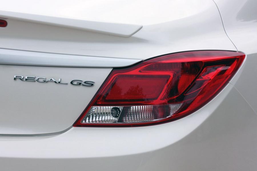  Buick Regal GS 2012 года  (фото 38 из 90)